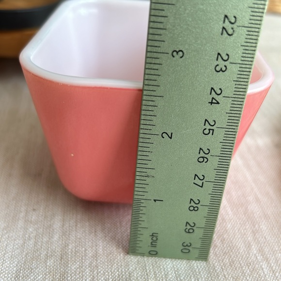 PYREX #501 Flamingo Pink Refrigerator dish with lid - Picture 13 of 16